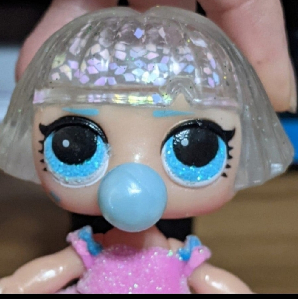 L.O.L. Surprise! Glitter Globe Winter Disco - Picture 6 of 9